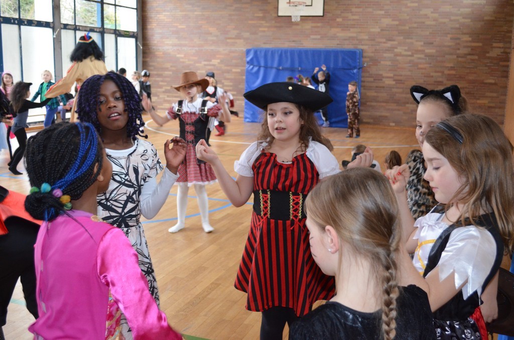 Disco in der Turnhalle